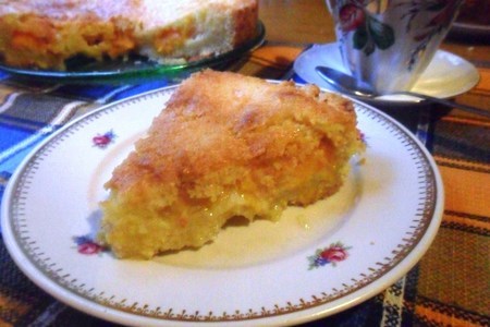 Фото к рецепту: Пирог с абрикосами и манным франджипаном.