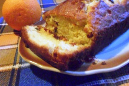 Фото к рецепту: Апельсиновый кекс на рисовой муке с клюквой