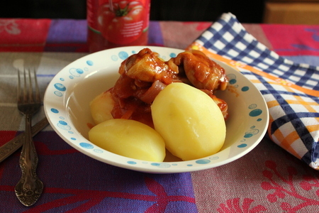 Фото к рецепту: Курица в южно-итальянском стиле с отварным картофелем   