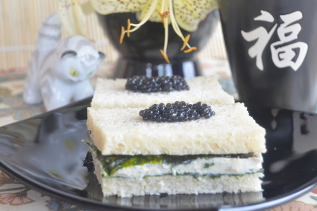 Фото к рецепту: Японские рыбные сендвичи на завтрак