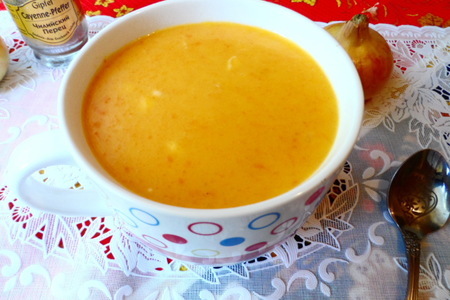 Суп пюре из моркови с сыром.