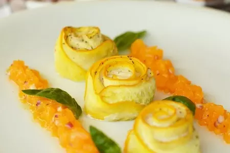 Рулеты из цуккини с курицей