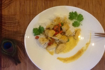 Фото к рецепту: Рис с курицей в желтом карри