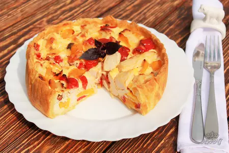 Киш с курицей, перцем и вялеными томатами
