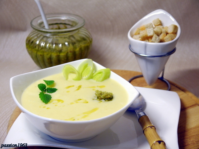 картофельный суп с луком пореем
