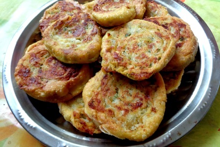 Фото к рецепту: Алу паратха-индийские закусочные рулетики