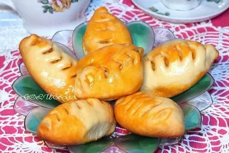Булочки с чесноком и сыром и пирожки "динозаврики"