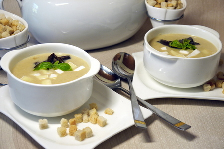 Суп-крем с грибами и камамбером