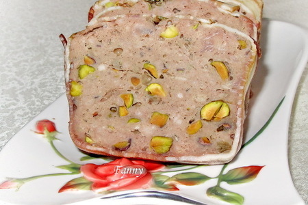 Фото к рецепту: Террин из свинины с орехами