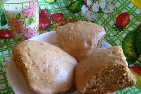 Фото к рецепту: Медовые булочки с орехами на пару