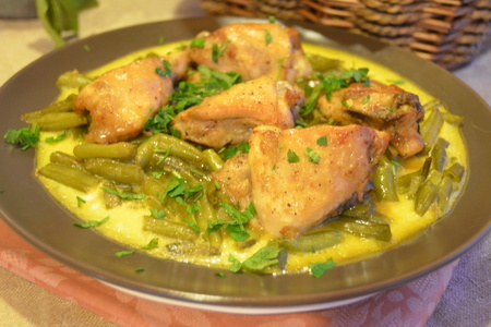 Фото к рецепту: Борани с курицей и спаржевой фасолью по-армянски