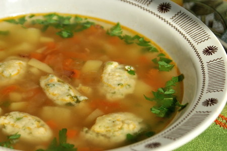 Фото к рецепту: Овощной суп с нежными кукурузными клецками