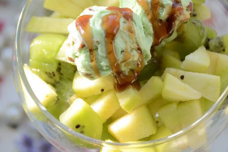 Фото к рецепту: Зеленый фруктовый салат