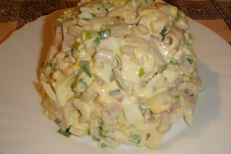 Фото к рецепту: Салат из кальмаров