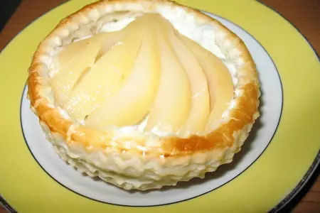 Слойки с рокфором и грушами