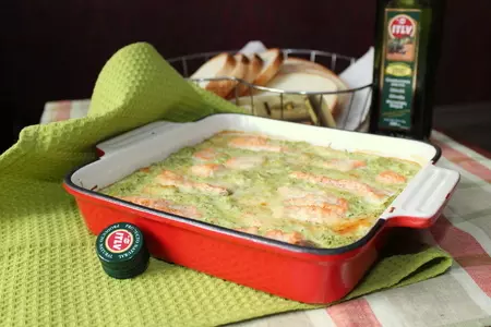 Запеканка из брокколи, оливок и лосося