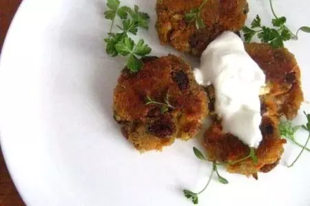 Котлеты из молодой моркови с фетой и орехами