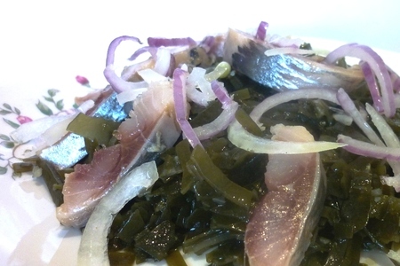 Салат из морской капусты и сельди