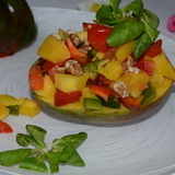Салат с манго, перцем и грецкими орехами "тройная польза"