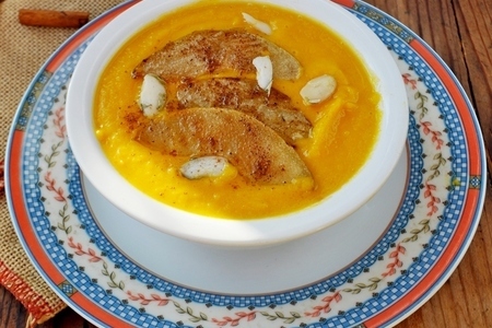 Суп из тыквы с грушей и корицей