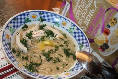 Фото к рецепту: Густой овсяный суп на курином бульоне