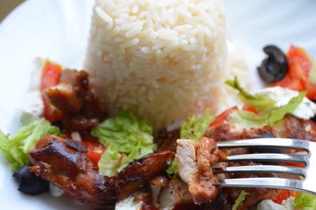 Куриное филе с рисом в греческом стиле за 30 минут