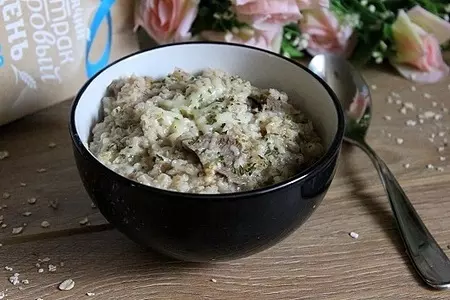 Каша из многозлаковых хлопьев с мясом  и сыром " завтрак богатыря"