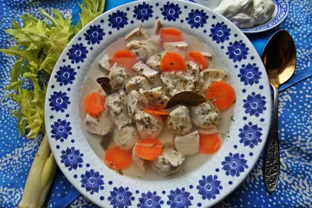 Куриный бульон с заварными клёцками