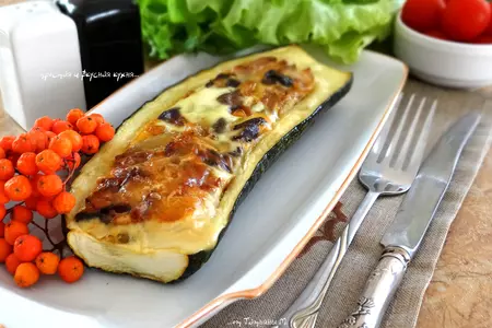 Лодочки из кабачка с опятами и кедровыми орехами