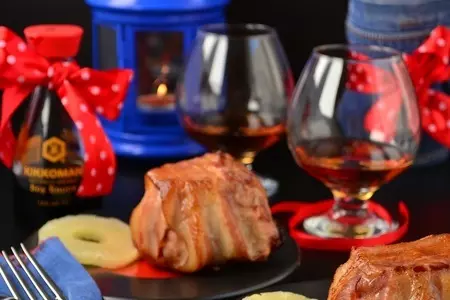 Мясные бомбы с ананасами.