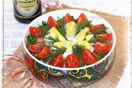 Салат с семгой и томатами черри 