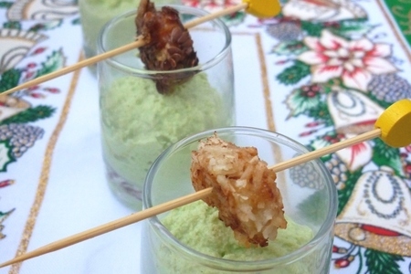 Креветки в кокосовой и льняной панировке с  соусом из авокадо