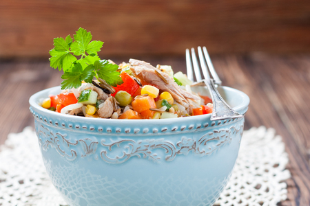 Салат с рисом и овощами