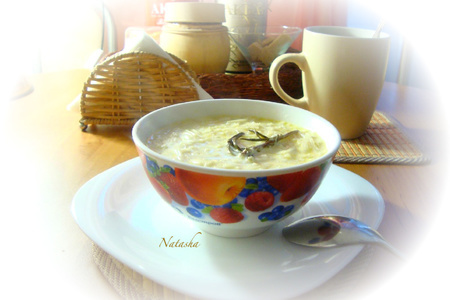 Фото к рецепту: Суп молочный с вермишелью и розмарином.