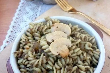 Fusilli  с соусом из двух видов грибов