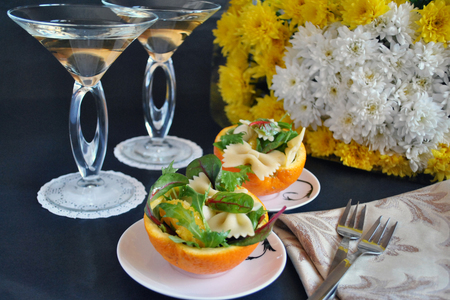 Фото к рецепту: Легкий салат с farfalle «между нами девочками»