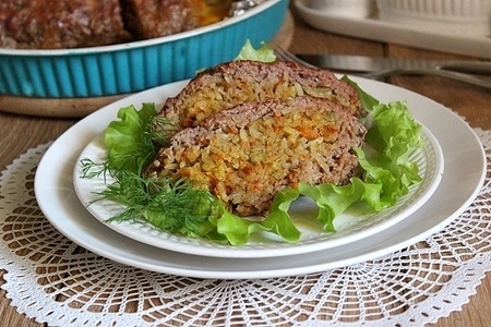 Фото к рецепту: Мясной рулет с пряным рисом или ужин для принца.