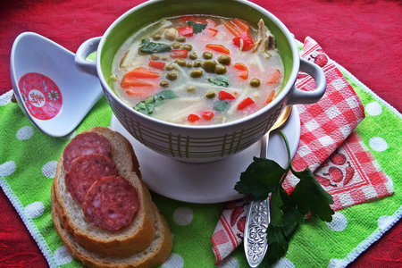 Суп с горохом и ломаной пастой
