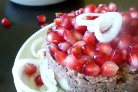 Паштет из нута и красной фасоли с гранатом