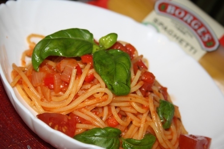 Спагетти borges в томатном соусе с итальянскими травами и базиликом