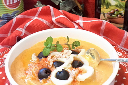 Фото к рецепту: Гороховый суп- пюре с маслинами и  кальмаром. низкокалорийно! для стройности и легкости!