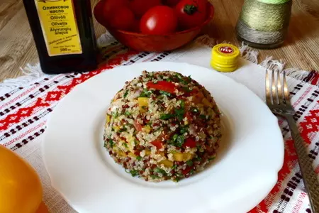 Салат с киноа и овощами