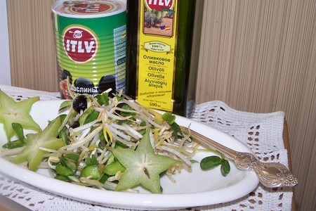 Фото к рецепту: Салат из ростков подсолнечника и маша