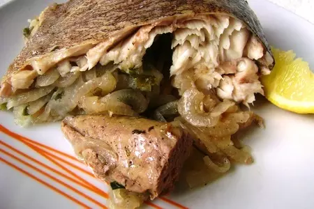 Ленок с луком в фольге.