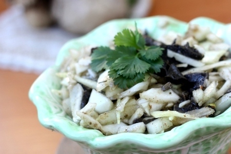 Салат из сушёных грибов и капусты