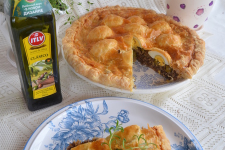 Фото к рецепту: Пирог с сердцем, капустой и оливками
