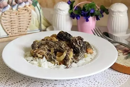 Сморчки в сметане с рисом "янтарь"