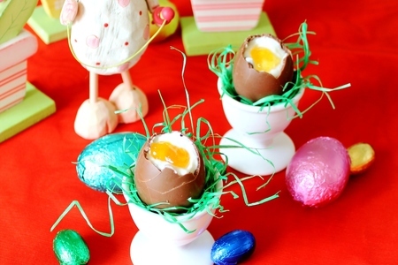 Фото к рецепту: Шоколадные яйца всмятку - десерт для детей и взрослых