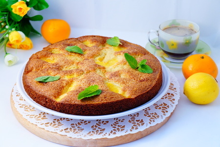 Фото к рецепту: Цитрусовый пирог с греческим йогуртом