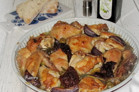 Курица в белом вине с оливками и вялеными помидорами